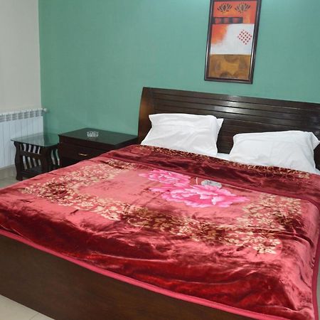 Tourist Hub Islamabad Bed & Breakfast Exterior photo