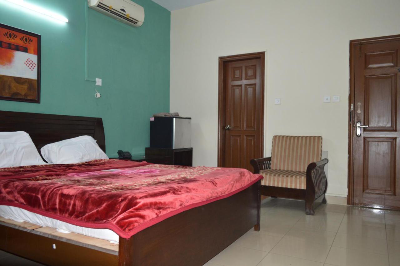 Tourist Hub Islamabad Bed & Breakfast Exterior photo
