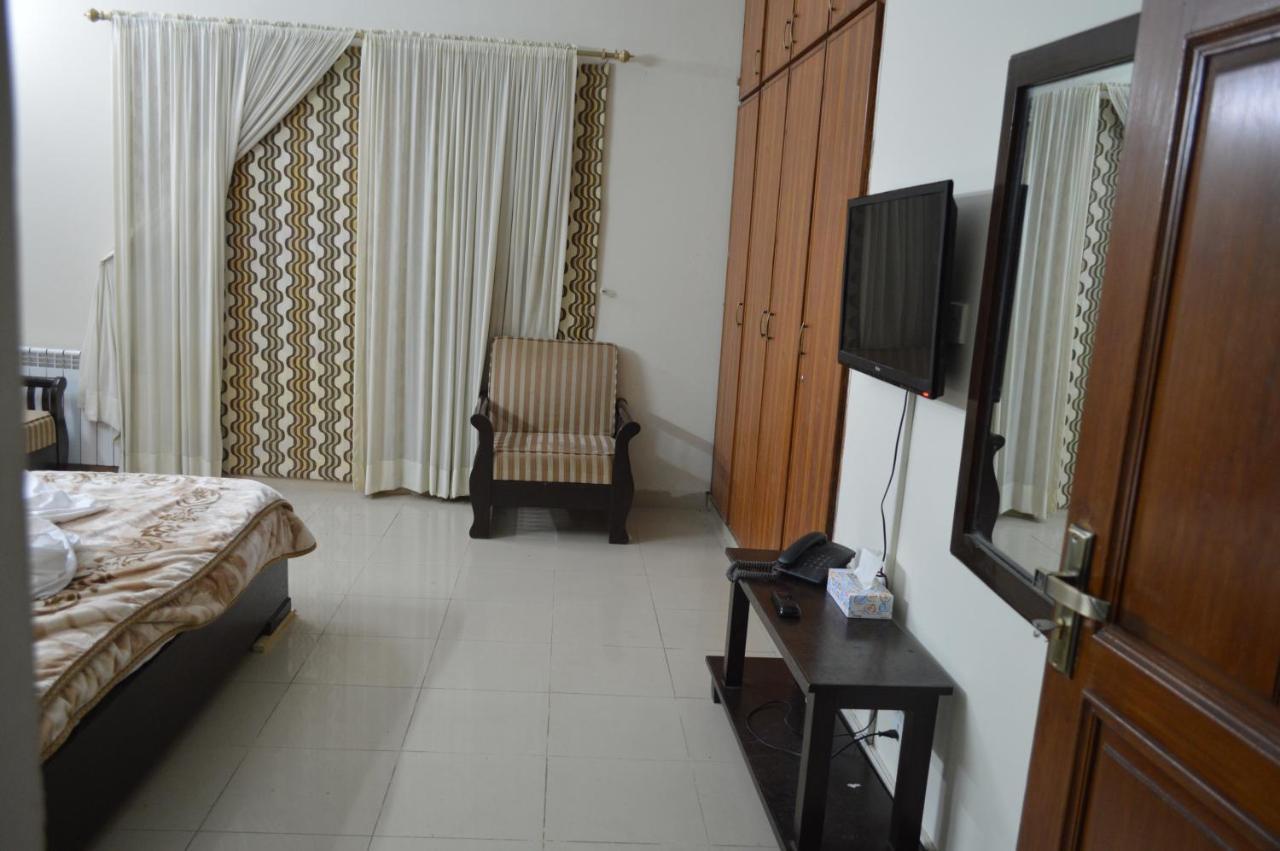 Tourist Hub Islamabad Bed & Breakfast Exterior photo