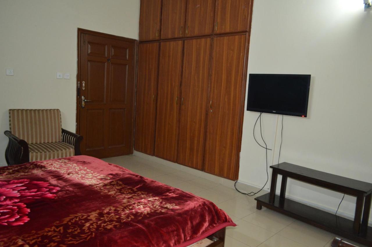 Tourist Hub Islamabad Bed & Breakfast Exterior photo
